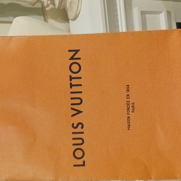 Louis Vuitton - Picture 5 of 5